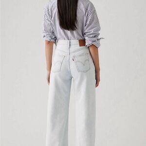 NWOT Levi's Women's Ribcage Wide Leg White Jeans